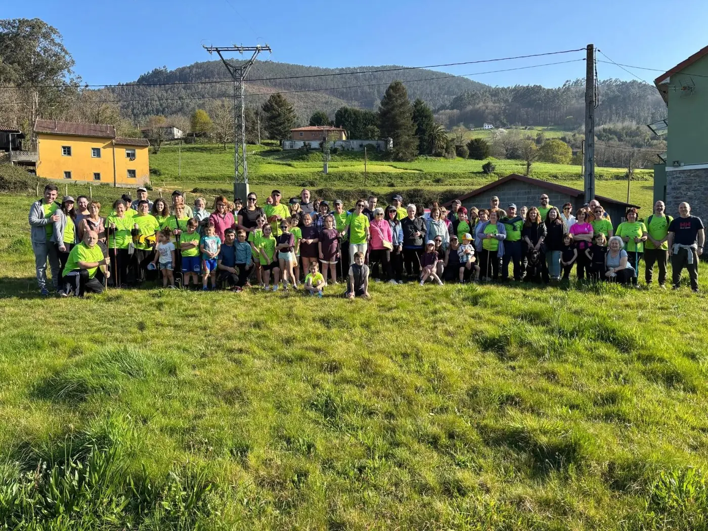 Vecinos del valle en una jornada de trabajo comunitario